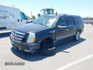 2014 Cadillac Escalade ESV Platinum z VIN 1GYS3KEF5ER161787, wystawiony jako IAAI lot #42358806 z przebiegiem 120 317 mil mil oraz . Historia ofert i sprzedaży dostępna na DreamBid. Obrazek 6.