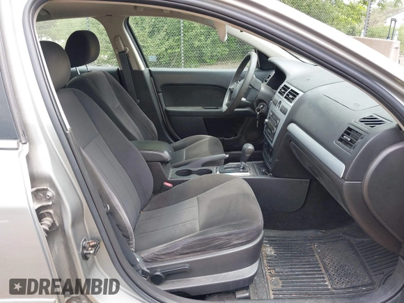 2008 Mercury Milan with VIN 3MEHM07158R649714, listed as a IAAI auction lot 42513695 with 131,801 mi miles and . Bid and sale history available at DreamBid. Image 5.