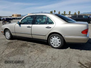 1997 Mercedes-Benz E-Class with VIN WDBJF55F4VJ032270, listed as a Copart auction lot 48010725 with 191,091 mi miles and Salvage Title. Bid and sale history available at carsss.com. Image 2.