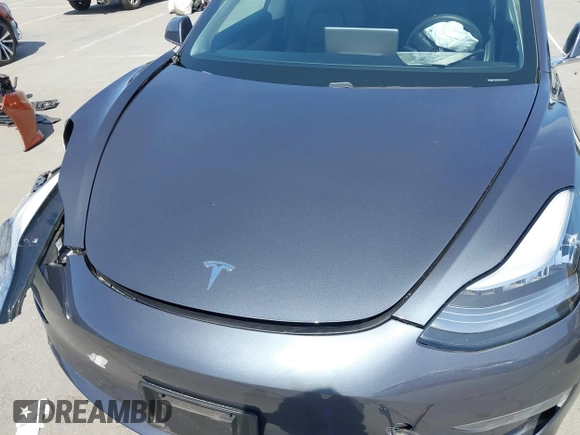 2020 Tesla Model 3 Standard Range Plus z VIN 5YJ3E1EA6LF703159, wystawiony jako IAAI lot #42099718 z przebiegiem 30 175 mil mil oraz . Historia ofert i sprzedaży dostępna na DreamBid. Obrazek 10.