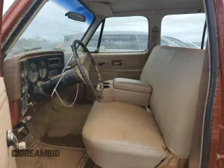 1977 Chevrolet Suburban z VIN CCL167F144344, wystawiony jako Copart lot #78394504 z przebiegiem 73 322 mil mil oraz Szkoda całkowita • Salvage title. Historia ofert i sprzedaży dostępna na DreamBid. Obrazek 7.