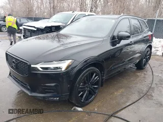 2019 Volvo XC60 R-Design with VIN LYV102RM9KB297622, listed as a IAAI auction lot 41582805 with 66,334 mi miles. Bid and sale history available at carsss.com. Image 17.