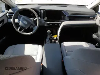 2025 Toyota Camry LE z VIN 4T1DBADK8SU506079, wystawiony jako Copart lot #53310015 z przebiegiem 3 282 mil mil oraz Szkoda całkowita • Salvage title. Historia ofert i sprzedaży dostępna na DreamBid. Obrazek 8.
