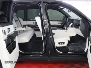 2020 Rolls-Royce Cullinan z VIN SLATV4C0XLU201XXX, wystawiony jako Copart lot #59246195 z przebiegiem 48 797 mil mil oraz Tytuł czysty. Historia ofert i sprzedaży dostępna na DreamBid. Obrazek 10.