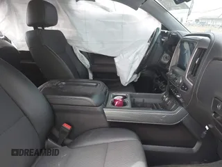 2015 GMC Sierra 1500 SLE z VIN 1GTV2UEC3FZ212843, wystawiony jako IAAI lot #42030130 z przebiegiem Nie podano mil oraz . Historia ofert i sprzedaży dostępna na DreamBid. Obrazek 5.