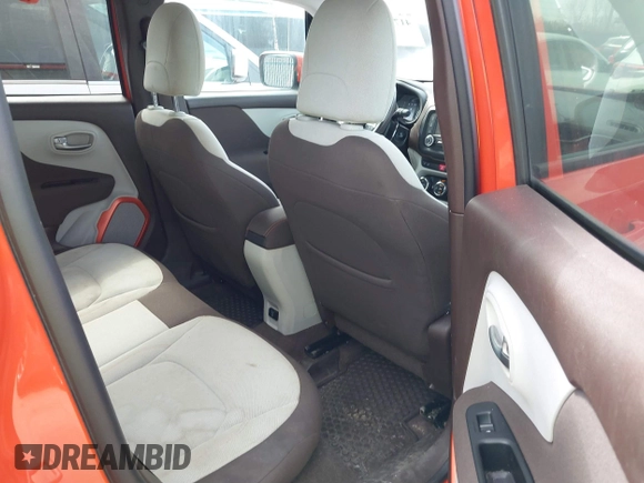 2017 Jeep Renegade Altitude z VIN ZACCJBBB5HPG34172, wystawiony jako IAAI lot #41790112 z przebiegiem 92 148 mil mil oraz . Historia ofert i sprzedaży dostępna na DreamBid. Obrazek 8.