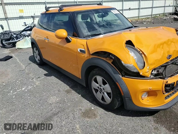 2016 MINI Hardtop with VIN WMWXP5C57G3B14701, listed as a Copart auction lot 58351545 with 111,647 mi miles and Salvage title. Bid and sale history available at DreamBid. Image 13.