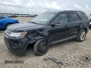 2018 Ford Explorer XLT z VIN 1FM5K7D80JGA63547, wystawiony jako Copart lot #54428935 z przebiegiem 90 398 mil mil oraz Szkody całkowita. Historia ofert i sprzedaży dostępna na DreamBid. Obrazek 1.