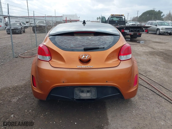 2015 Hyundai Veloster RE:FLEX with VIN KMHTC6AD8FU238345, listed as a IAAI auction lot 41549377 with 117,240 mi miles. Bid and sale history available at carsss.com. Image 17.