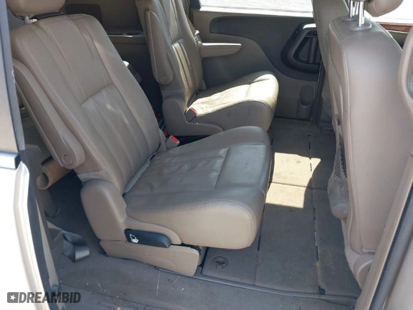 2015 Chrysler Town & Country Touring with VIN 2C4RC1BG7FR672781, listed as a IAAI auction lot 40053119 with 172,696 mi miles. Bid and sale history available at carsss.com. Image 8.