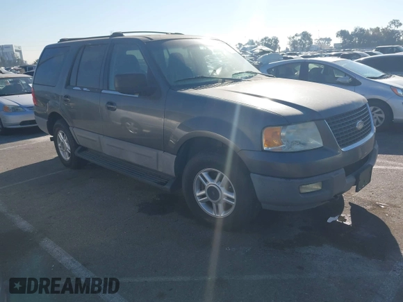 2003 Ford Expedition XLT Value with VIN 1FMPU16W43LA84570, listed as a IAAI auction lot 40937219 with 161,893 mi miles. Bid and sale history available at carsss.com. Image 1.