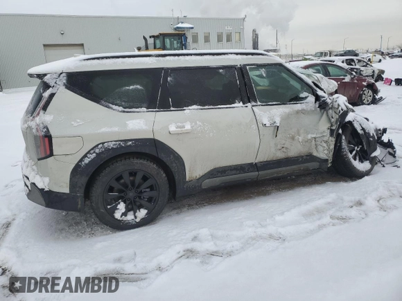 2024 Kia EV9 GT-Line z VIN KNDAEFS59R6040556, wystawiony jako Copart lot #43014075 z przebiegiem Nie podano mil oraz Nie do naprawy • Non repairable. Historia ofert i sprzedaży dostępna na DreamBid. Obrazek 3.