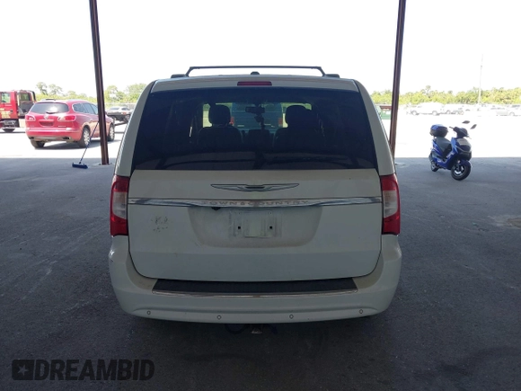 2014 Chrysler Town & Country Touring-L with VIN 2C4RC1CG2ER312444, listed as a IAAI auction lot 42050774 with 124,010 mi miles. Bid and sale history available at carsss.com. Image 16.
