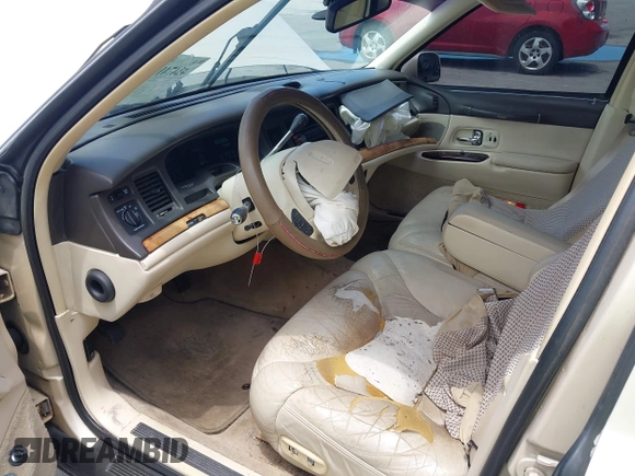 1996 Lincoln Town Car Cartier with VIN 1LNLM83W7TY634343, listed as a IAAI auction lot 42474123 with 193,705 mi miles and . Bid and sale history available at DreamBid. Image 5.