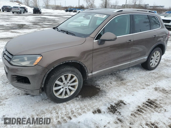 2012 Volkswagen Touareg Sport z VIN WVGEF9BP8CD006057, wystawiony jako Copart lot #47739265 z przebiegiem 213 580 mil mil oraz Szkoda całkowita • Salvage title. Historia ofert i sprzedaży dostępna na DreamBid. Obrazek 1.