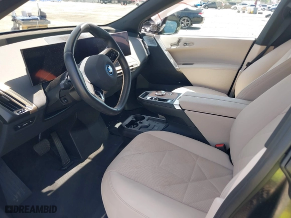 2022 BMW iX xDrive50 with VIN WB523CF09NCK59676, listed as a IAAI auction lot 41866019 with 1 mi miles. Bid and sale history available at carsss.com. Image 5.