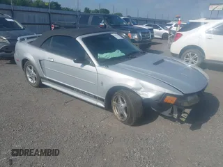 2002 Ford Mustang Deluxe z VIN 1FAFP44432F205991, wystawiony jako IAAI lot #42144709 z przebiegiem 138 119 mil mil oraz . Historia ofert i sprzedaży dostępna na DreamBid. Obrazek 1.