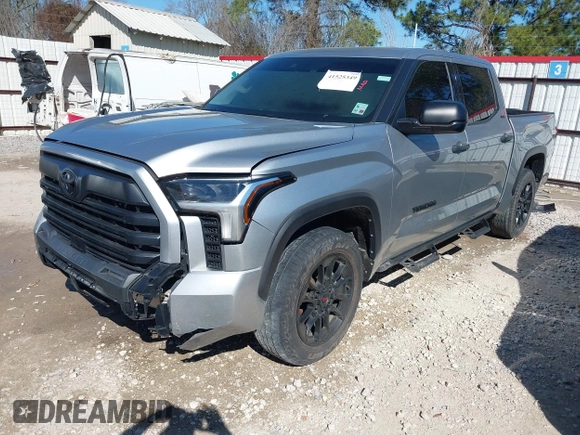 2022 Toyota Tundra 2WD SR5 with VIN 5TFLA5AB2NX012365, listed as a IAAI auction lot 41525349 with 1 mi miles. Bid and sale history available at carsss.com. Image 2.