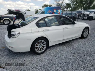2018 BMW 3 Series 320i z VIN WBA8E1G55JNU88942, wystawiony jako Copart lot #51738745 z przebiegiem Nie podano mil oraz Szkody całkowita. Historia ofert i sprzedaży dostępna na DreamBid. Obrazek 3.