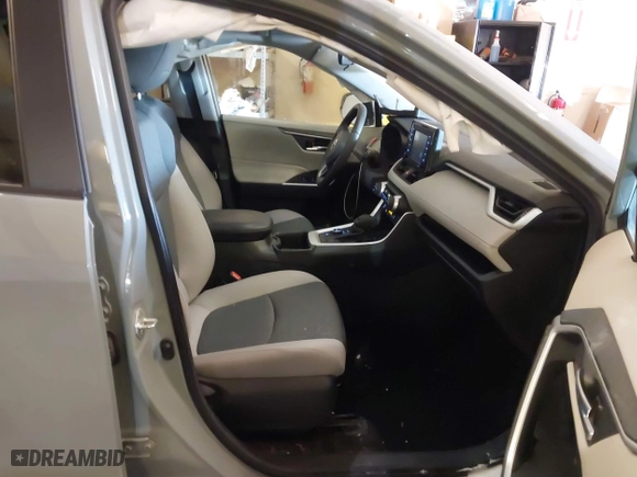 2022 Toyota RAV4 Hybrid XLE with VIN 2T3RWRFV1NW133432, listed as a IAAI auction lot 41561305 with 35,042 mi miles. Bid and sale history available at carsss.com. Image 5.