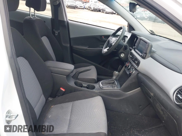 2021 Hyundai Kona SE z VIN KM8K1CAA3MU745706, wystawiony jako IAAI lot #41663139 z przebiegiem 54 286 mil mil oraz . Historia ofert i sprzedaży dostępna na DreamBid. Obrazek 5.