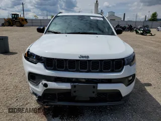 2025 Jeep Compass Latitude с VIN 3C4NJDBN5ST516783, выставлен на аукционе Copart как лот 58801145 с пробегом 2 863 миль миль и Списание • Salvage title. История ставок и продаж доступна на DreamBid. Изображение 5.