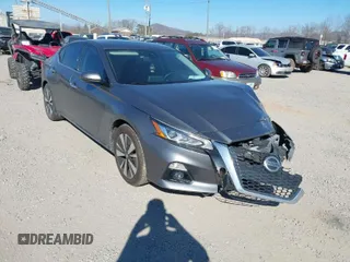 2019 Nissan Altima 2.5 SV with VIN 1N4BL4DV7KC121581, listed as a IAAI auction lot 41695568 with 109,447 mi miles. Bid and sale history available at carsss.com. Image 1.