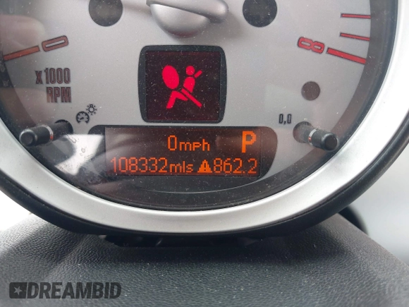 2009 MINI Hardtop z VIN WMWMF33579TW73000, wystawiony jako IAAI lot #42244237 z przebiegiem 108 332 mil mil oraz . Historia ofert i sprzedaży dostępna na DreamBid. Obrazek 15.