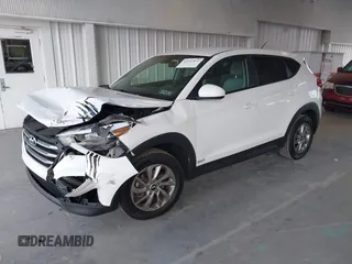 2018 Hyundai Tucson SE z VIN KM8J2CA44JU657178, wystawiony jako IAAI lot #42157871 z przebiegiem 130 715 mil mil oraz . Historia ofert i sprzedaży dostępna na DreamBid. Obrazek 2.