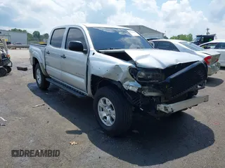 2010 Toyota Tacoma PreRunner z VIN 5TEJU4GN3AZ721657, wystawiony jako IAAI lot #42276420 z przebiegiem 226 024 mil mil oraz . Historia ofert i sprzedaży dostępna na DreamBid. Obrazek 1.