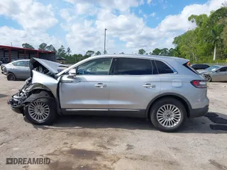 2020 Lincoln Nautilus Standard with VIN 2LMPJ6J95LBL25595, listed as a IAAI auction lot 41423501 with 40,040 mi miles. Bid and sale history available at carsss.com. Image 14.