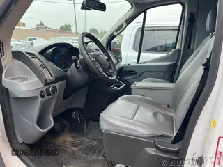 2018 Ford Transit z VIN 1FTYE1CM0JKB42346, wystawiony jako IAAI lot #42729426 z przebiegiem 94 207 mil mil oraz . Historia ofert i sprzedaży dostępna na DreamBid. Obrazek 1.