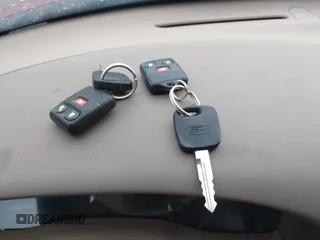 1999 Ford Expedition XLT z VIN 1FMPU18L6XLC38107, wystawiony jako IAAI lot #41779634 z przebiegiem 126 216 mil mil oraz . Historia ofert i sprzedaży dostępna na DreamBid. Obrazek 11.