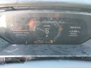 2024 Audi Q8 e-tron Premium Plus z VIN WA15AAGE1RB033711, wystawiony jako Copart lot #88577355 z przebiegiem 13 411 mil mil oraz Szkoda całkowita • Salvage title. Historia ofert i sprzedaży dostępna na DreamBid. Obrazek 9.