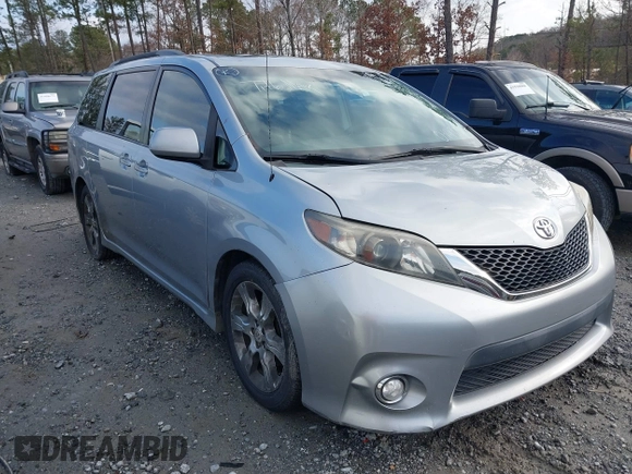 2011 Toyota Sienna SE with VIN 5TDXK3DC3BS049935, listed as a IAAI auction lot 41539665 with 269,130 mi miles. Bid and sale history available at carsss.com. Image 1.