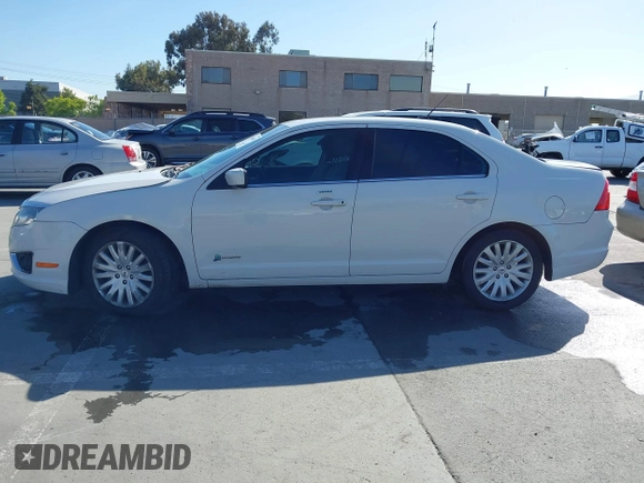 2012 Ford Fusion Hybrid z VIN 3FADP0L3XCR276182, wystawiony jako IAAI lot #42260450 z przebiegiem 133 567 mil mil oraz . Historia ofert i sprzedaży dostępna na DreamBid. Obrazek 14.