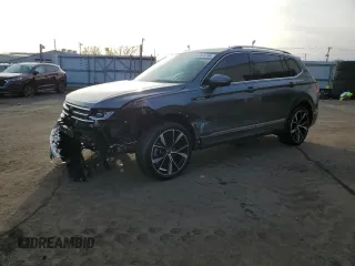 2023 Volkswagen Tiguan SEL R-Line z VIN 3VV4B7AXXPM036397, wystawiony jako Copart lot #47376795 z przebiegiem 40 593 mil mil oraz Szkoda całkowita • Salvage title. Historia ofert i sprzedaży dostępna na DreamBid. Obrazek 1.