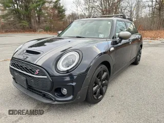 2022 MINI Clubman Cooper S with VIN WMWLV7C06N2R30013, listed as a Copart auction lot 82574654 with 182,647 mi miles and Clean Title. Bid and sale history available at carsss.com. Image 2.