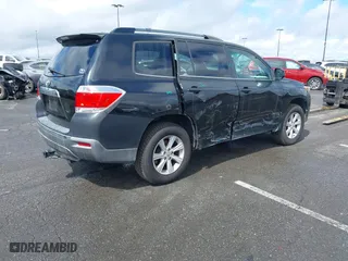 2011 Toyota Highlander with VIN 5TDZK3EH4BS039353, listed as a IAAI auction lot 40909367 with 126,024 mi miles. Bid and sale history available at carsss.com. Image 4.