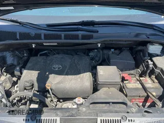 2020 Toyota Sienna XLE z VIN 5TDDZ3DC4LS230154, wystawiony jako IAAI lot #42658568 z przebiegiem 103 143 mil mil oraz . Historia ofert i sprzedaży dostępna na DreamBid. Obrazek 7.