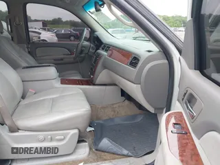 2007 Chevrolet Tahoe LTZ with VIN 1GNFK13007J149042, listed as a IAAI auction lot 42593189 with 216,791 mi miles and . Bid and sale history available at DreamBid. Image 5.