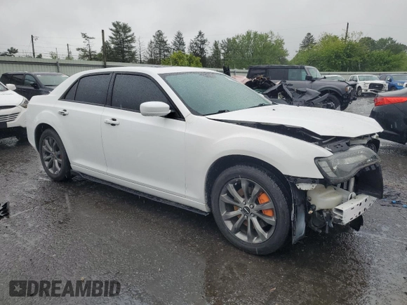 2014 Chrysler 300 S z VIN 2C3CCAGG1EH241876, wystawiony jako Copart lot #57965795 z przebiegiem 129 612 mil mil oraz Szkoda całkowita • Salvage title. Historia ofert i sprzedaży dostępna na DreamBid. Obrazek 4.