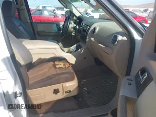 2005 Ford Expedition Eddie Bauer with VIN 1FMFU18585LA97745, listed as a IAAI auction lot 41275947 with 300,487 mi miles. Bid and sale history available at carsss.com. Image 5.
