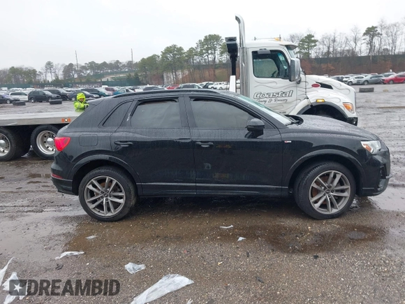 2024 Audi Q3 S line Premium Plus z VIN WA1EECF32R1043458, wystawiony jako IAAI lot #41965598 z przebiegiem 21 524 mil mil oraz . Historia ofert i sprzedaży dostępna na DreamBid. Obrazek 13.