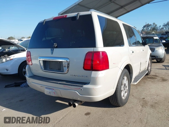 2004 Lincoln Navigator Luxury z VIN 5LMFU27R04LJ40304, wystawiony jako IAAI lot #42212537 z przebiegiem 157 014 mil mil oraz . Historia ofert i sprzedaży dostępna na DreamBid. Obrazek 4.