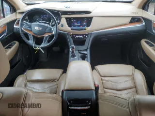 2017 Cadillac XT5 Platinum AWD z VIN 1GYKNFRS0HZ282045, wystawiony jako Copart lot #51217625 z przebiegiem 161 567 mil mil oraz Szkody całkowita. Historia ofert i sprzedaży dostępna na DreamBid. Obrazek 8.