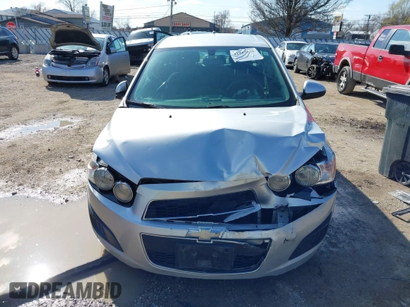 2014 Chevrolet Sonic LT с VIN 1G1JC5SH4E4152805, выставлен на аукционе IAAI как лот 41923555 с пробегом 180 068 миль миль и . История ставок и продаж доступна на DreamBid. Изображение 12.