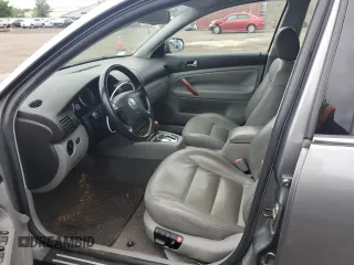 2003 Volkswagen Passat GLX z VIN WVWRH63B73P271889, wystawiony jako Copart lot #57166465 z przebiegiem 56 457 mil mil oraz Szkoda całkowita • Salvage title. Historia ofert i sprzedaży dostępna na DreamBid. Obrazek 7.