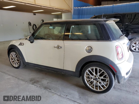 2010 MINI Hardtop S with VIN WMWMF7C5XATX41172, listed as a Copart auction lot 55132775 with 127,674 mi miles and Clean Title. Bid and sale history available at DreamBid. Image 2.