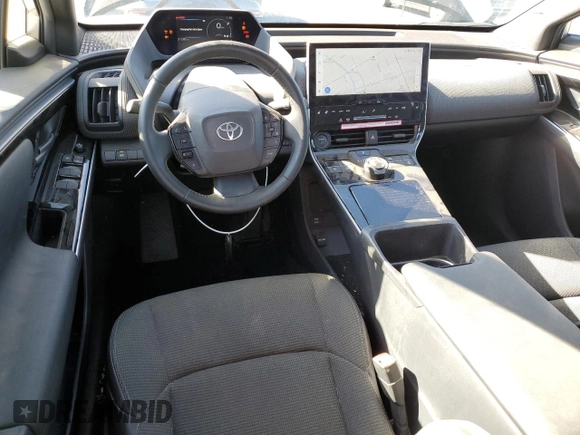 2023 Toyota bZ4X XLE z VIN JTMAAAAA8PA029197, wystawiony jako Copart lot #89393245 z przebiegiem 31 280 mil mil oraz Szkoda całkowita • Salvage title. Historia ofert i sprzedaży dostępna na DreamBid. Obrazek 8.